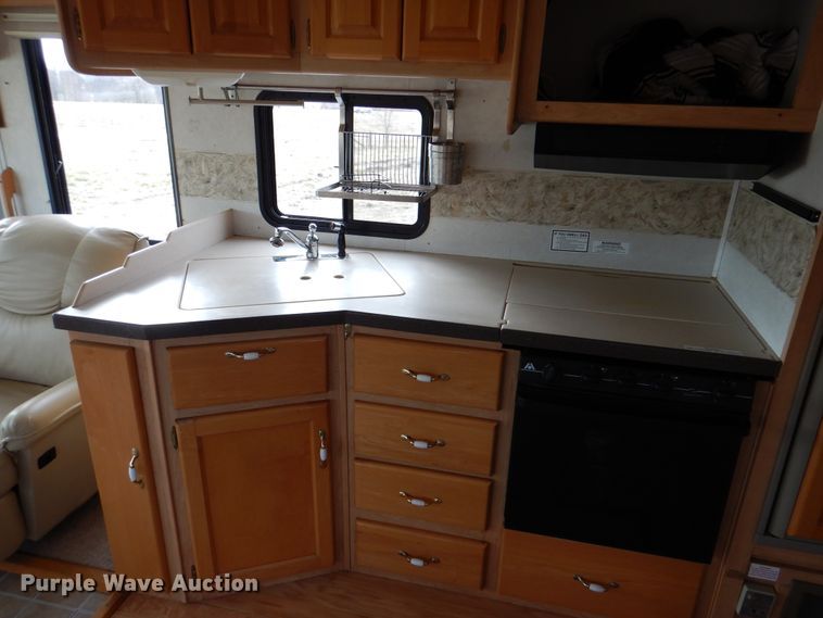 image for item HX9138 2002 Ford Damon Intruder  RV