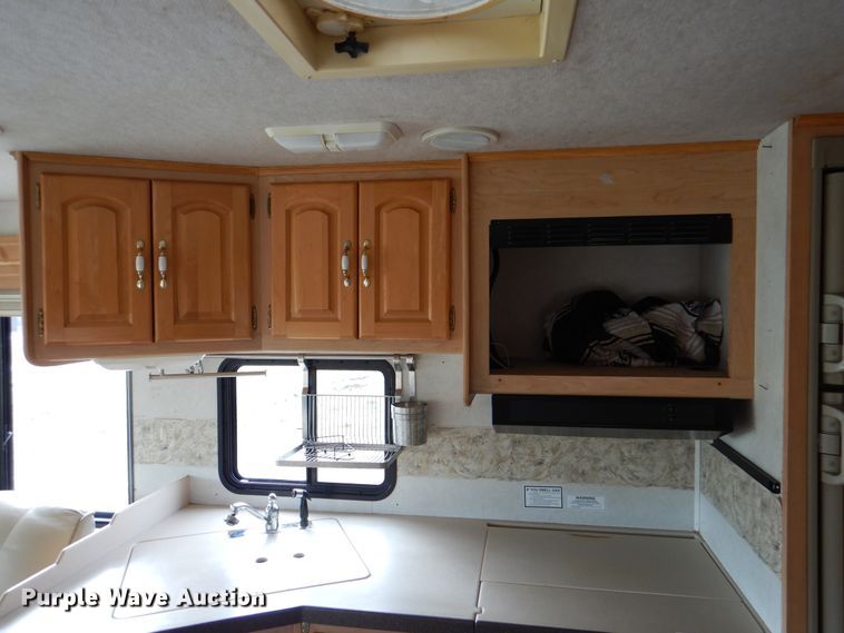 image for item HX9138 2002 Ford Damon Intruder  RV