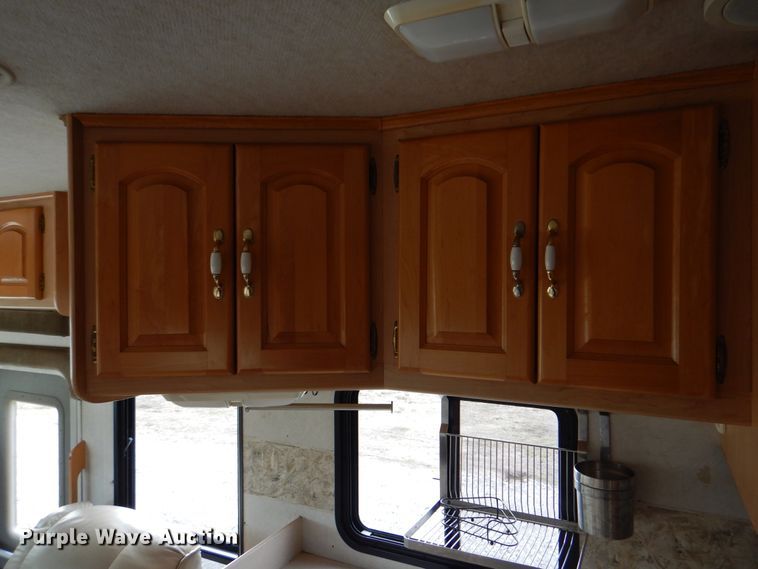 image for item HX9138 2002 Ford Damon Intruder  RV