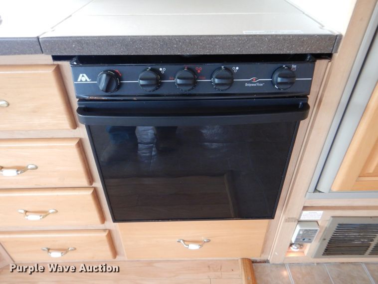 image for item HX9138 2002 Ford Damon Intruder  RV