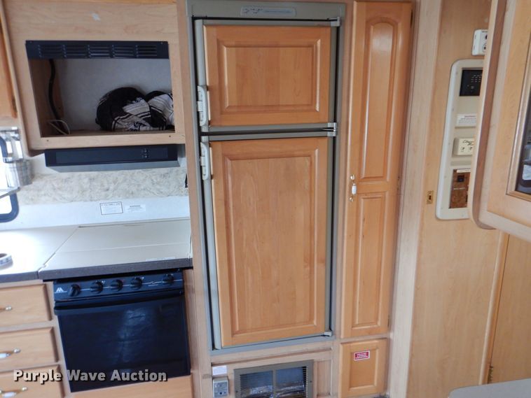 image for item HX9138 2002 Ford Damon Intruder  RV