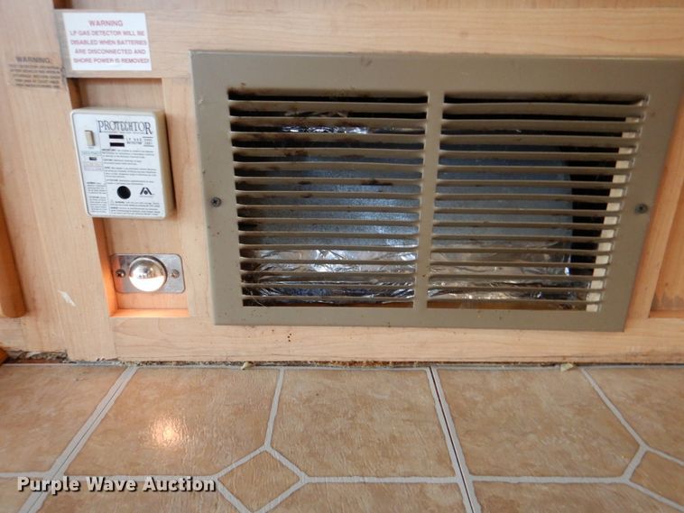 image for item HX9138 2002 Ford Damon Intruder  RV