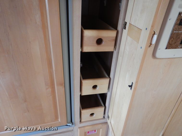 image for item HX9138 2002 Ford Damon Intruder  RV