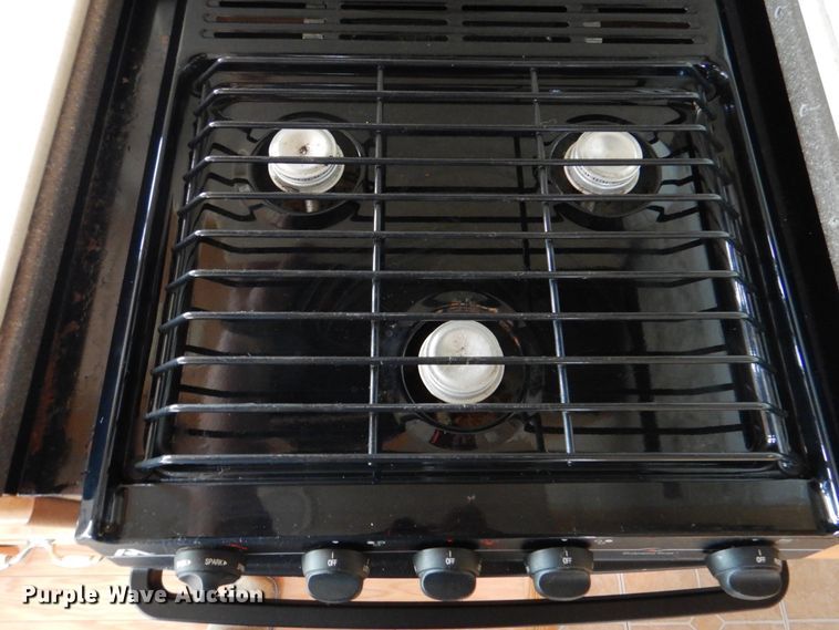 image for item HX9138 2002 Ford Damon Intruder  RV