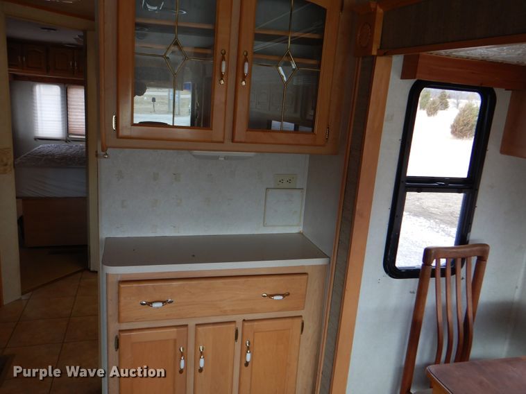 image for item HX9138 2002 Ford Damon Intruder  RV