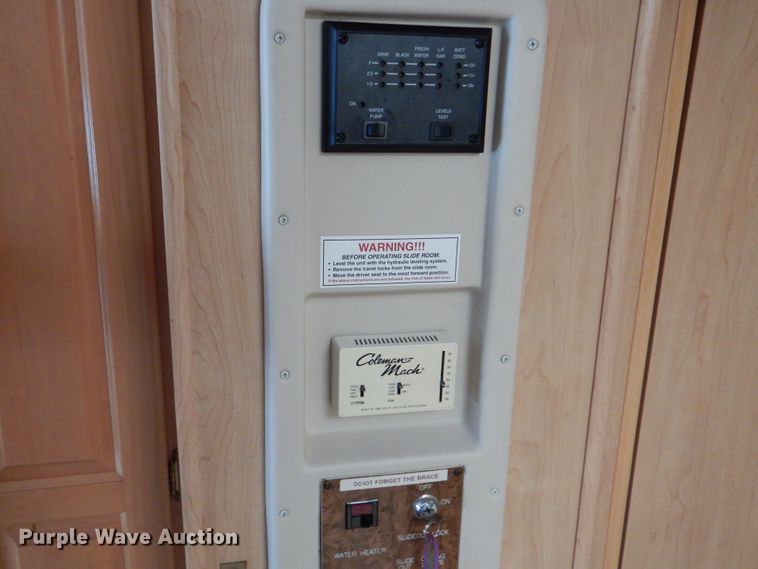 image for item HX9138 2002 Ford Damon Intruder  RV