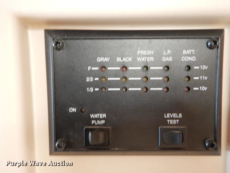 image for item HX9138 2002 Ford Damon Intruder  RV