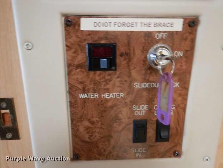 image for item HX9138 2002 Ford Damon Intruder  RV