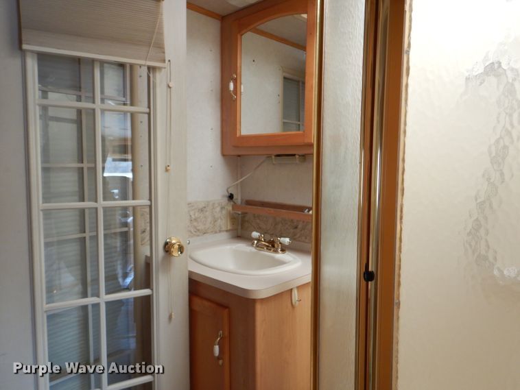 image for item HX9138 2002 Ford Damon Intruder  RV