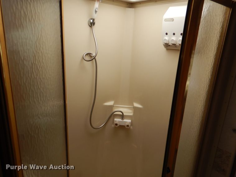 image for item HX9138 2002 Ford Damon Intruder  RV