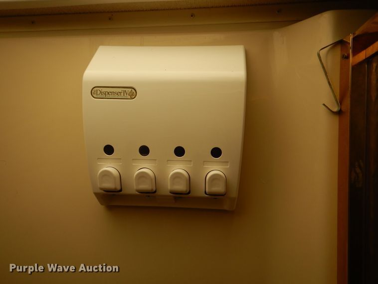 image for item HX9138 2002 Ford Damon Intruder  RV