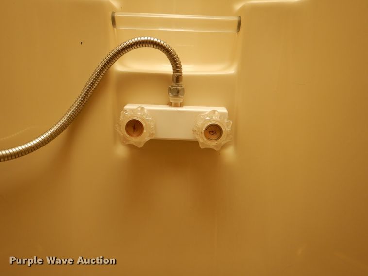 image for item HX9138 2002 Ford Damon Intruder  RV