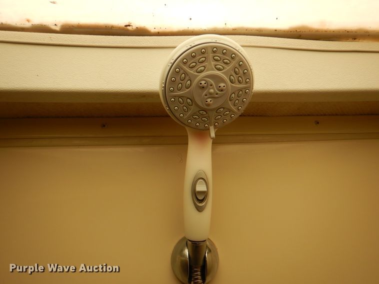 image for item HX9138 2002 Ford Damon Intruder  RV