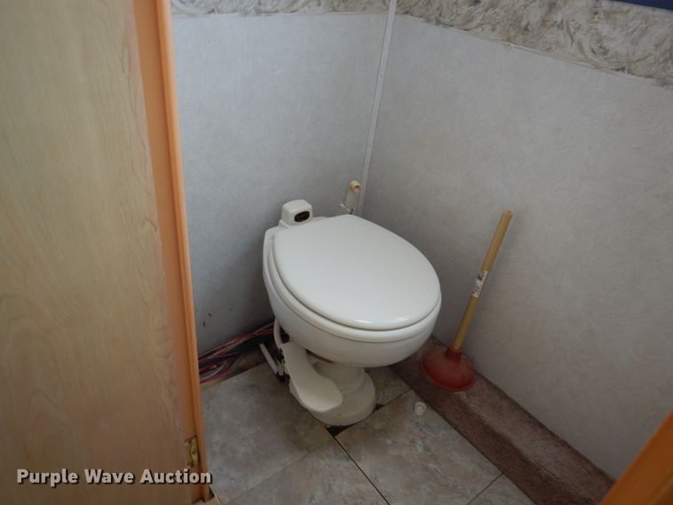 image for item HX9138 2002 Ford Damon Intruder  RV