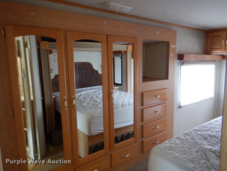 image for item HX9138 2002 Ford Damon Intruder  RV