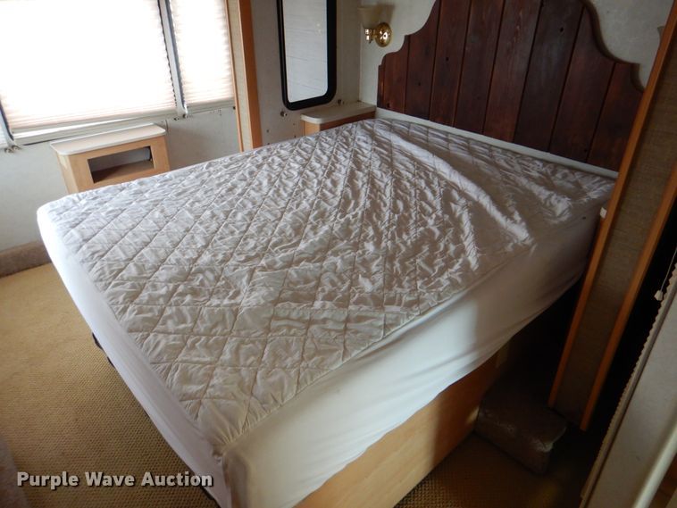 image for item HX9138 2002 Ford Damon Intruder  RV