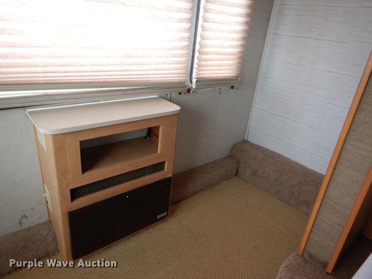 image for item HX9138 2002 Ford Damon Intruder  RV