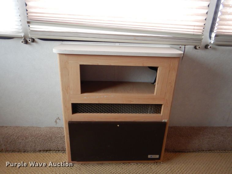 image for item HX9138 2002 Ford Damon Intruder  RV