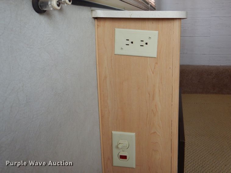 image for item HX9138 2002 Ford Damon Intruder  RV