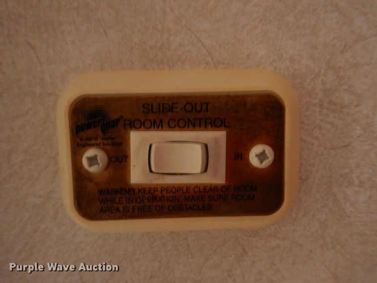 image for item HX9138 2002 Ford Damon Intruder  RV