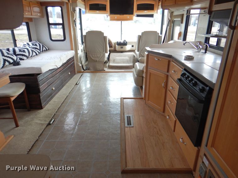 image for item HX9138 2002 Ford Damon Intruder  RV