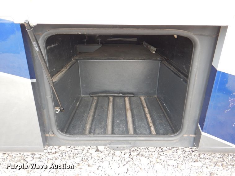 image for item HX9138 2002 Ford Damon Intruder  RV