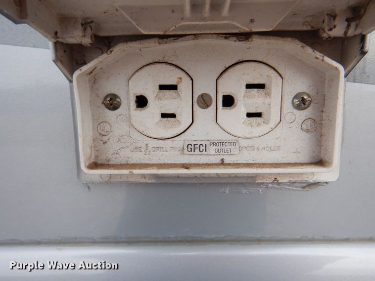 image for item HX9138 2002 Ford Damon Intruder  RV