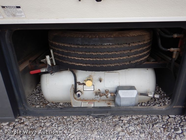 image for item HX9138 2002 Ford Damon Intruder  RV