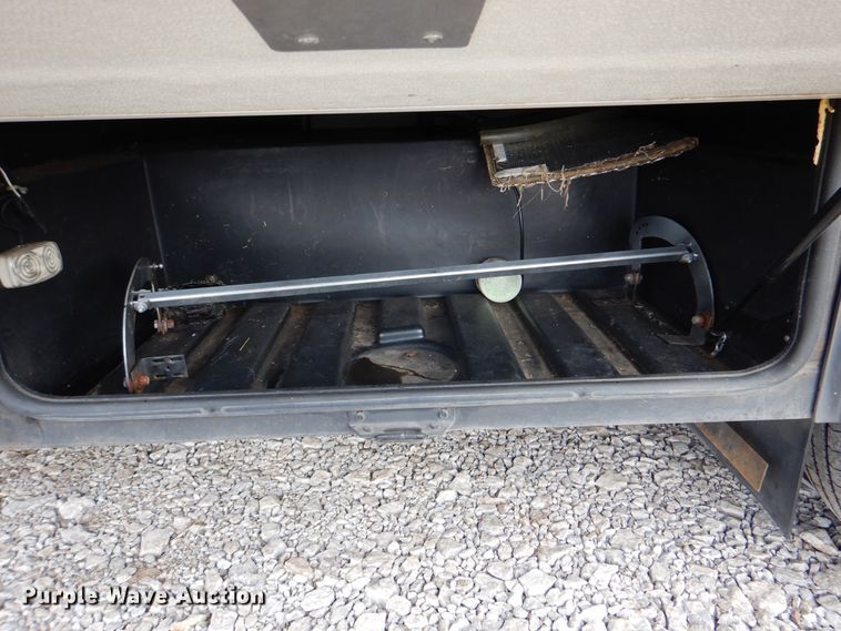 image for item HX9138 2002 Ford Damon Intruder  RV