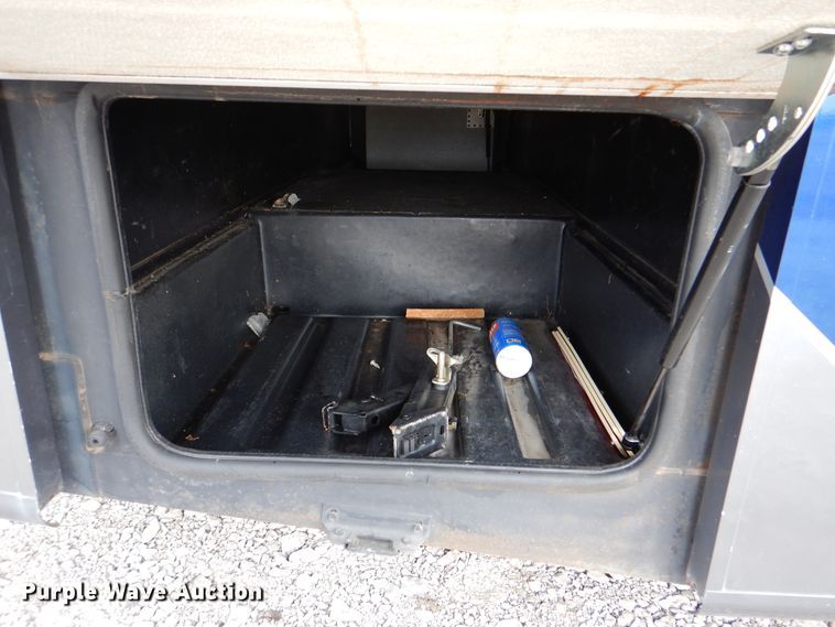 image for item HX9138 2002 Ford Damon Intruder  RV