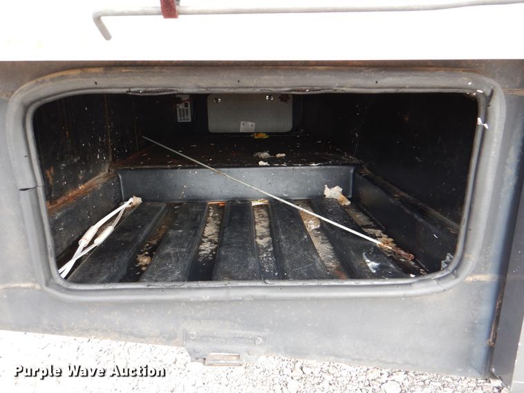 image for item HX9138 2002 Ford Damon Intruder  RV