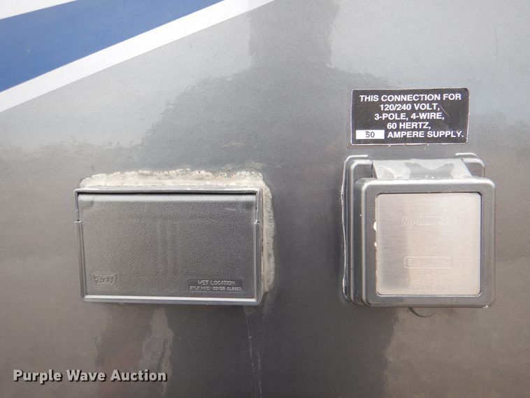 image for item HX9138 2002 Ford Damon Intruder  RV