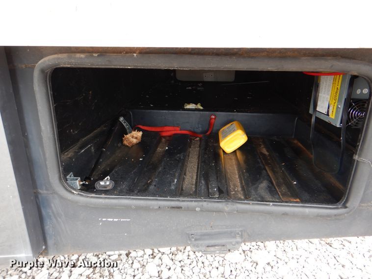 image for item HX9138 2002 Ford Damon Intruder  RV