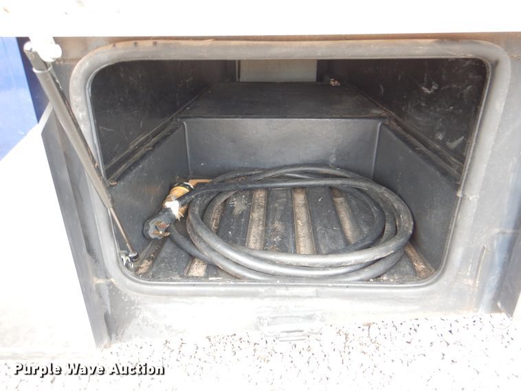 image for item HX9138 2002 Ford Damon Intruder  RV