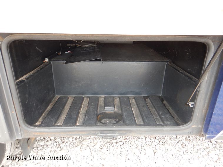 image for item HX9138 2002 Ford Damon Intruder  RV