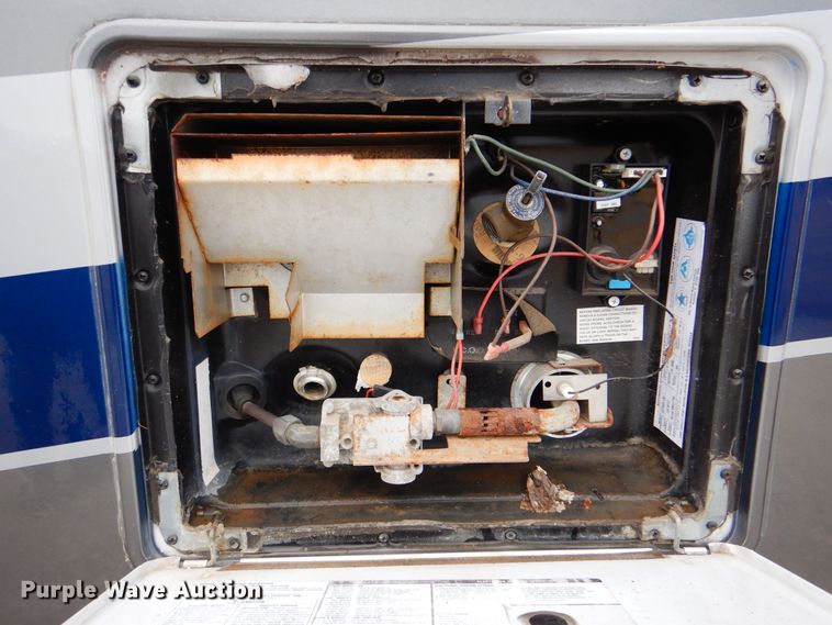 image for item HX9138 2002 Ford Damon Intruder  RV