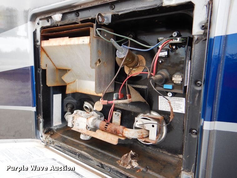 image for item HX9138 2002 Ford Damon Intruder  RV