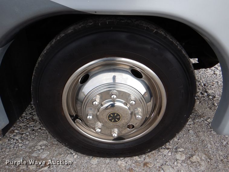 image for item HX9138 2002 Ford Damon Intruder  RV