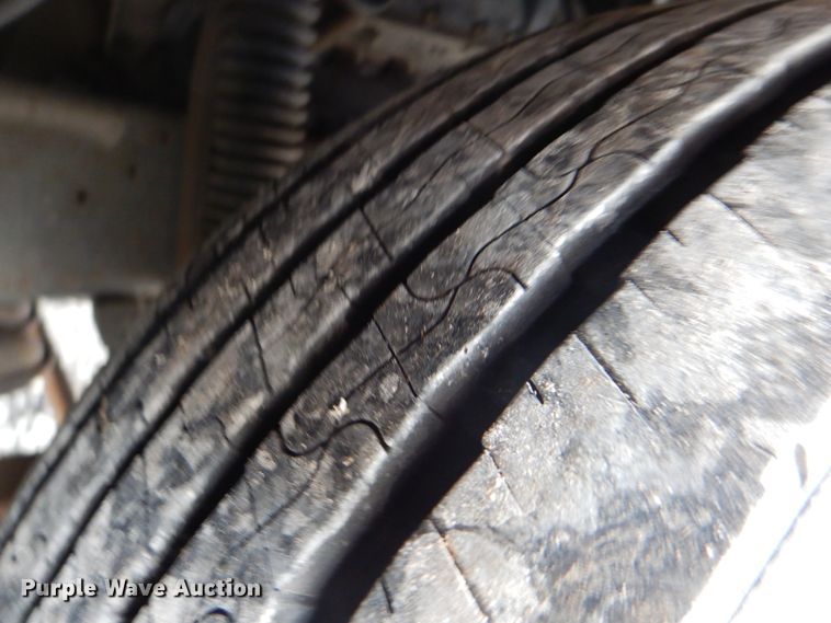 image for item HX9138 2002 Ford Damon Intruder  RV