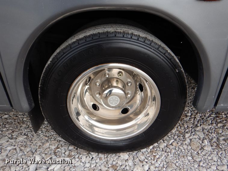 image for item HX9138 2002 Ford Damon Intruder  RV