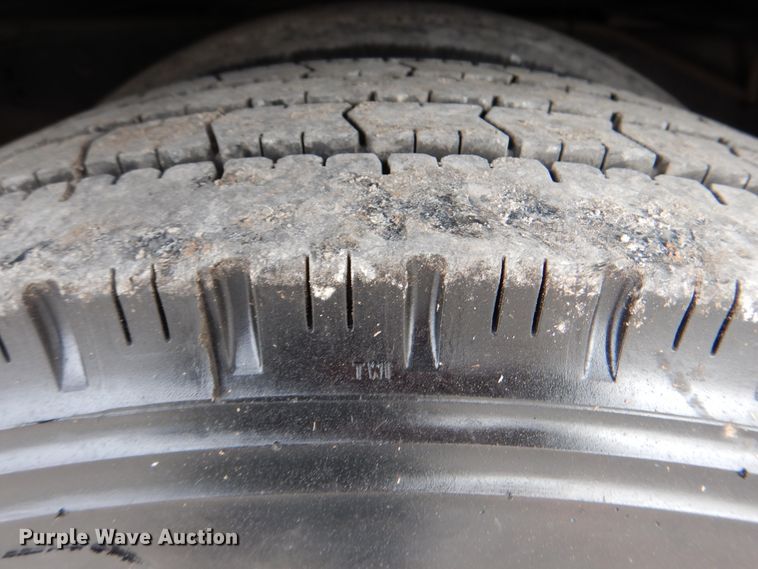 image for item HX9138 2002 Ford Damon Intruder  RV