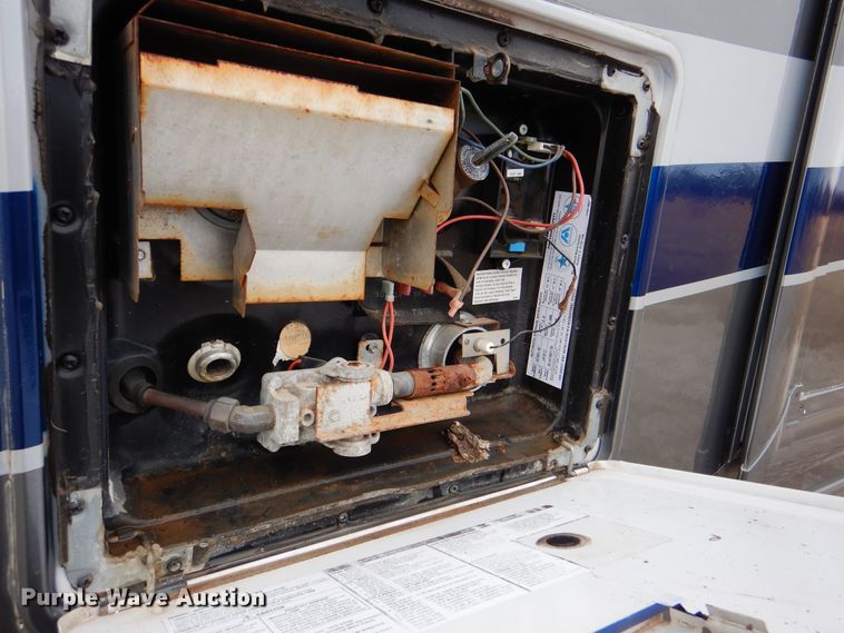 image for item HX9138 2002 Ford Damon Intruder  RV