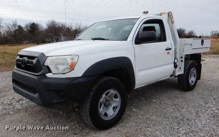 image for item HX9139 2014 Toyota Tacoma  flatbed pickup truck