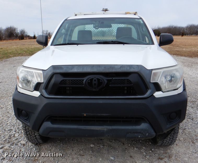 image for item HX9139 2014 Toyota Tacoma  flatbed pickup truck