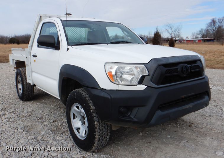 image for item HX9139 2014 Toyota Tacoma  flatbed pickup truck