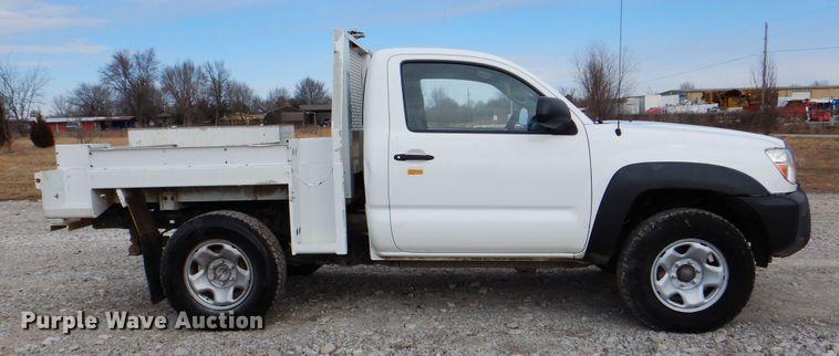 image for item HX9139 2014 Toyota Tacoma  flatbed pickup truck