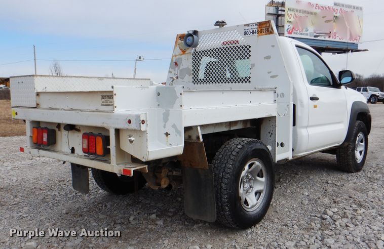 image for item HX9139 2014 Toyota Tacoma  flatbed pickup truck