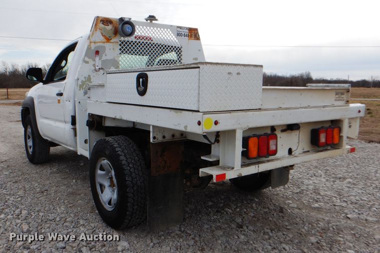 image for item HX9139 2014 Toyota Tacoma  flatbed pickup truck