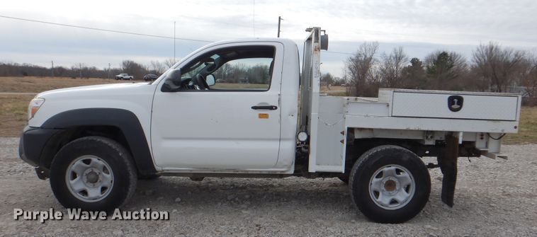 image for item HX9139 2014 Toyota Tacoma  flatbed pickup truck