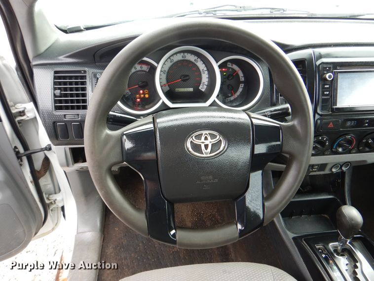 image for item HX9139 2014 Toyota Tacoma  flatbed pickup truck